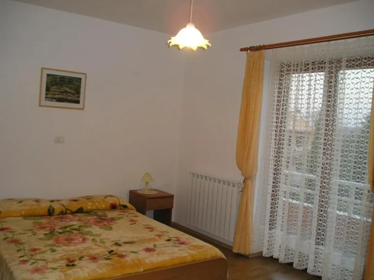 Appartement 5 : chambre